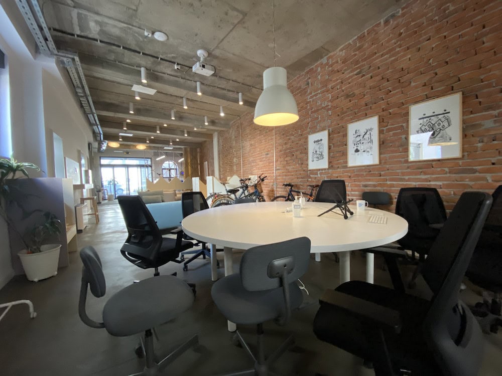 Coworking Tables At Virtu HUB Zemun