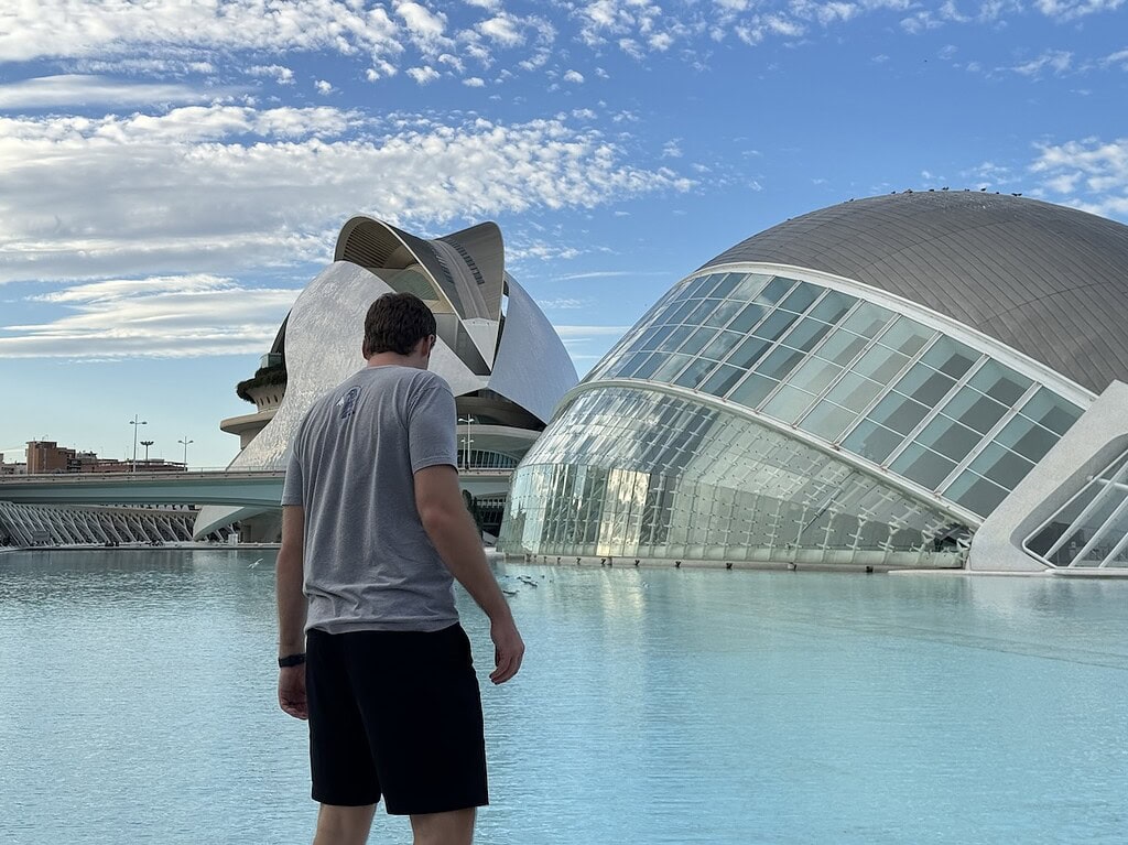 using Holafly Plans in Valencia, Spain